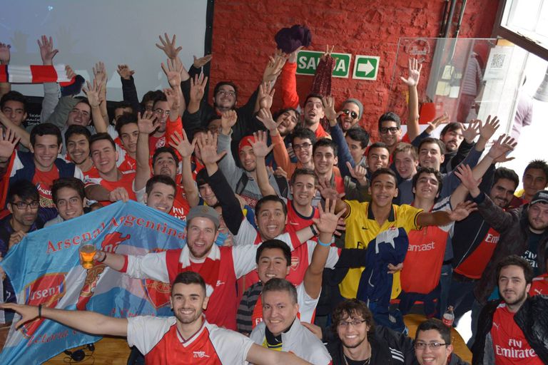 Argentine Arsenal fans from England, along with journalist Gustavo Cima, gather to watch the 2015 FA Cup final at the Locos por el Fútbol restaurant.