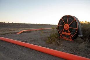 Sistema de transporte de agua utilizada en el fracking hidráulico para la explotación del petróleo y gas no convencionales. Se extiende desde el Embalse Los Barreales hasta los diversos yacimientos de Vaca Muerta