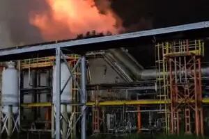 “Explosión” y vapor en la refinería de YPF en Ensenada
