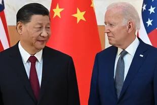 El presidente de los Estados Unidos, Joe Biden y el presidente de China, Xi Jinping en la Cumbre del G20 en Bali,el 14 de noviembre del 2022, durante la única reunión oficial que mantuvieron.