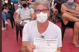 Tras burlarse de "los gorilas", Ignacio Copani se vacunó con la Pfizer
