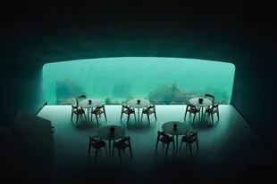 Interior del restaurante Undersea, en la costa sur de Noruega, de Jenny Osuldsen