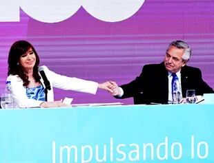 El Ãºltimo saludo entre Cristina y Alberto: las sonrisas no pudieron ocultar el fuego de la interna en el acto de YPF de principios de mes 