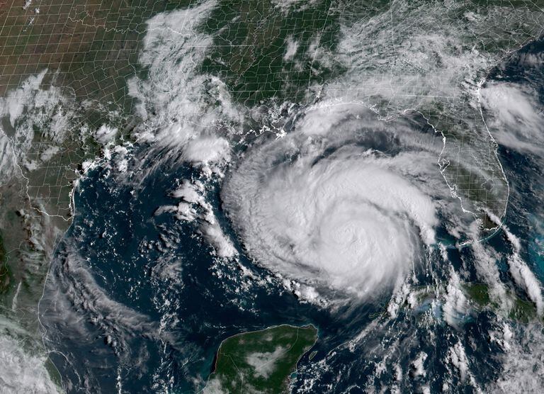 Una imagen satelital del huracán Ida difundida por la NOAA