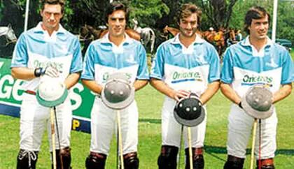 El primer dream team de La Dolfina, el que en el 2000 formaron Bartolomé Castagnola, Juan Ignacio y Sebastián Merlos y Cambiaso; tres de ellos habían salido abruptamente de Ellerstina.