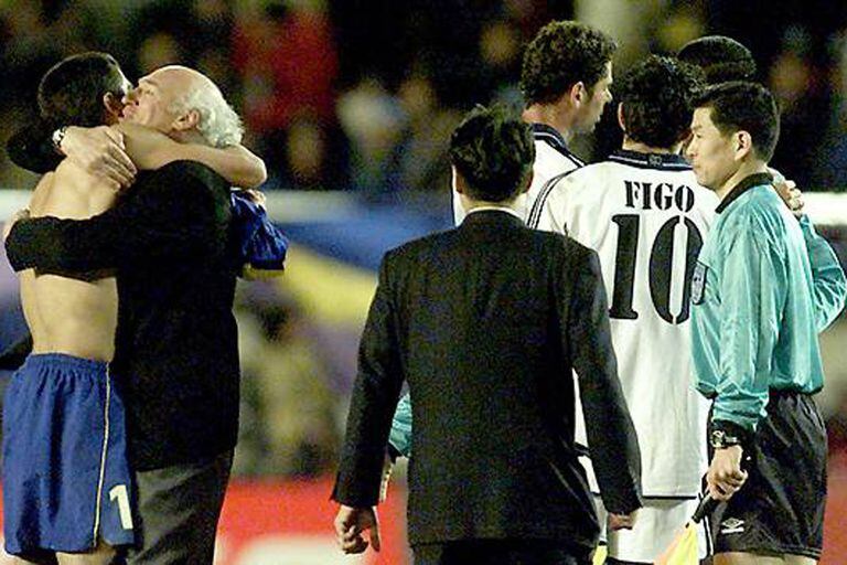 Bianchi y Riquelme, en uno de sus días consagratorios con Boca tras ganarle la final a Real Madrid en Tokio: año 2000