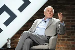 Murió Daniel Kahneman, el psicólogo que se convirtió en el padre de la economía conductual y ganó el Nobel
