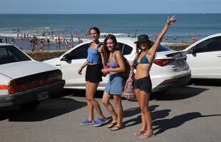 Los turistas celebraron el regreso del buen tiempo y colmaron las playas en Mar del Plata