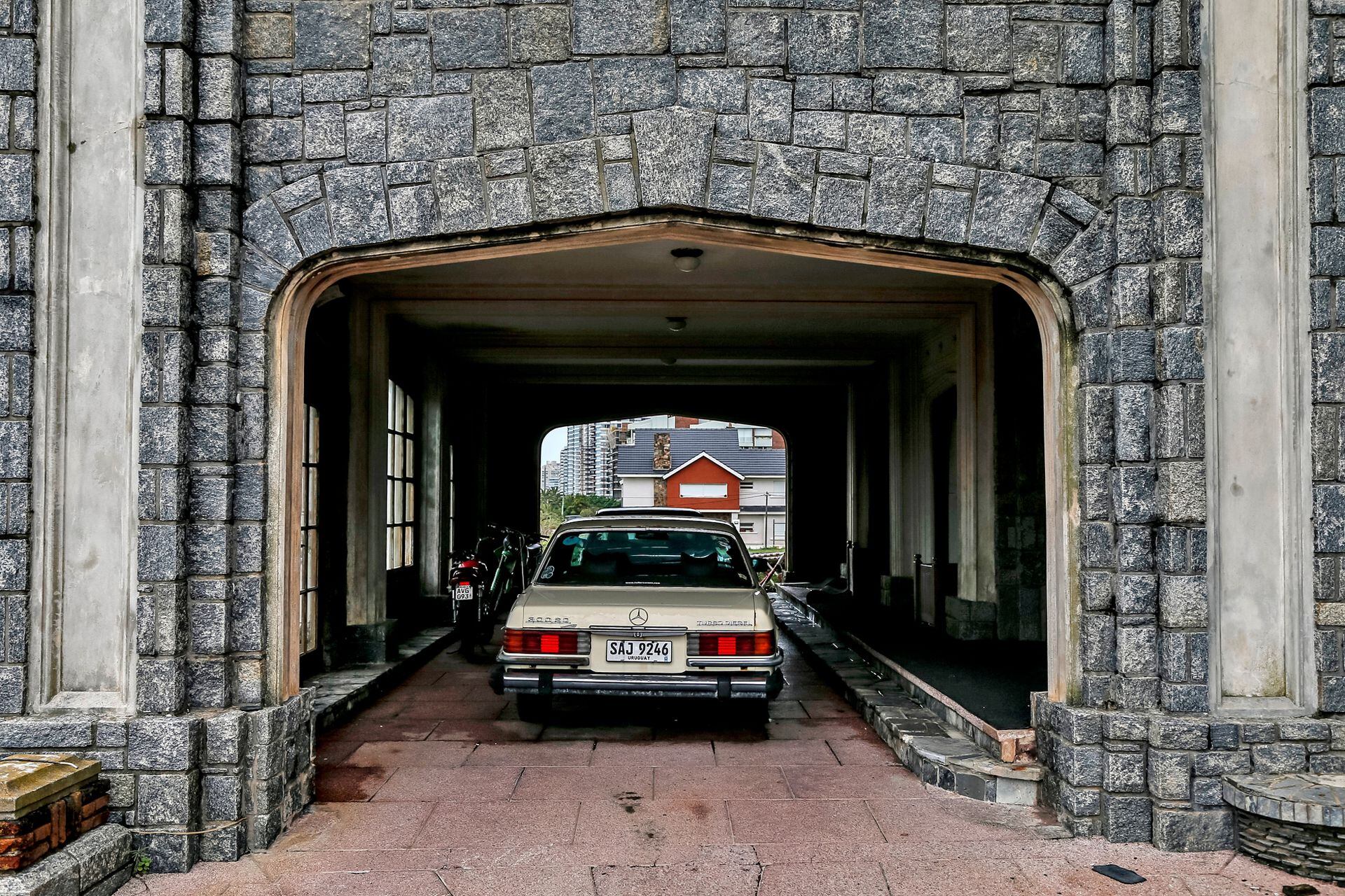 El acceso para los autos del hotel San Rafael