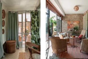  Combinación caprichosa, en algunas ventanas Lorraine mezcló cortinas de lino liso con el modelo ‘Mauritius’ (Pierre Frey), con palmeras.