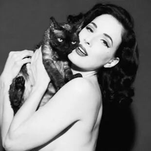 La modelo y su gata @aleistervonteese son protagonistas de distintas producciones 