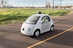 El vehículo autónomo de Google cuenta con dos butacas y puede alcanzar una velocidad de hasta 40 kilómetros por hora