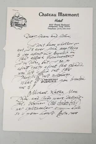 Una carta de Tom Wolfe a Didion y Dunne, agradeciéndoles una invitación a cenar.
