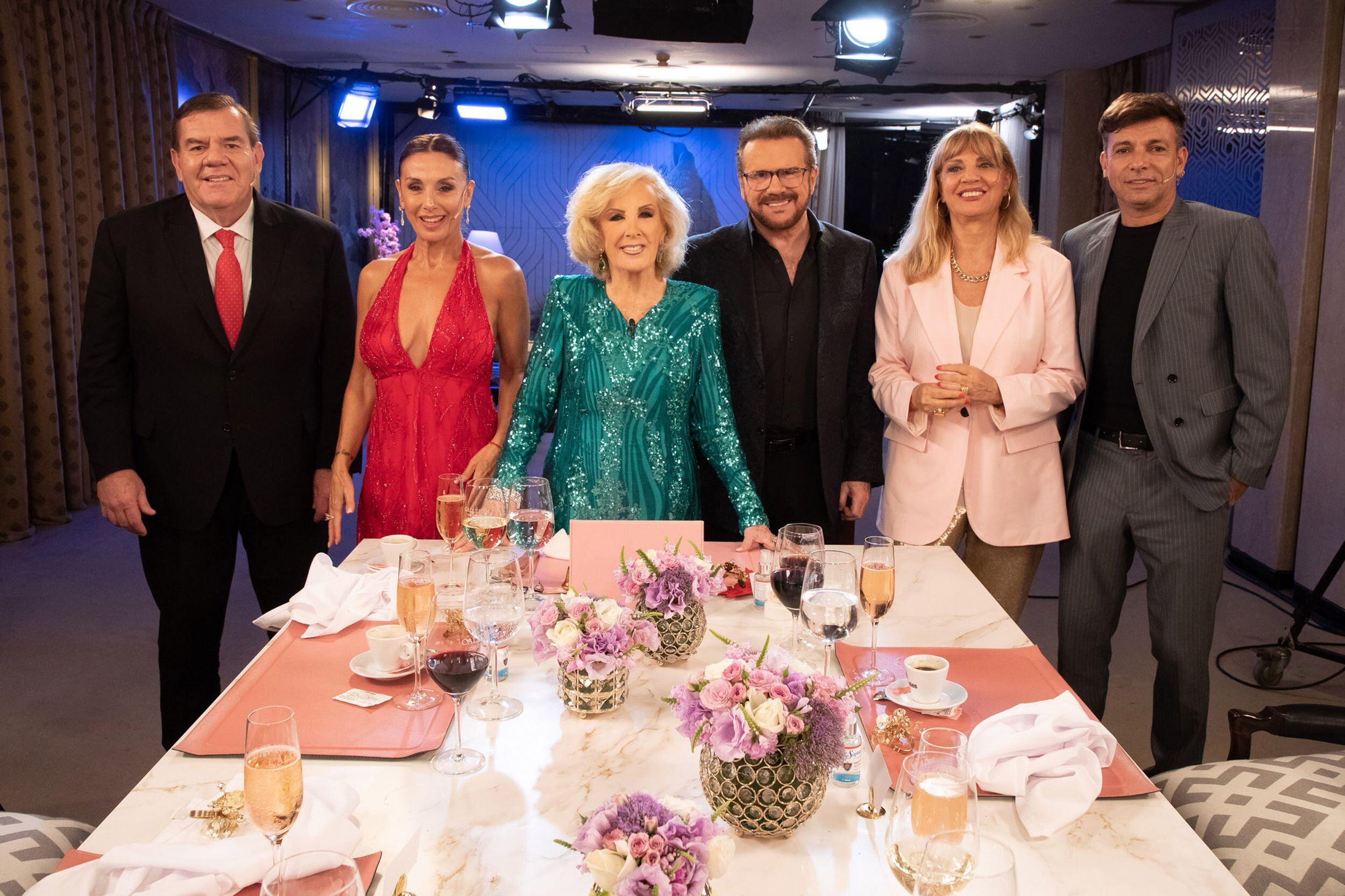 Viviana Saccone fue una de las invitadas a La Noche de Mirtha junto a Guillermo Montenegro, Joaquín Galán, Teté Coustarot y Martín Bossi