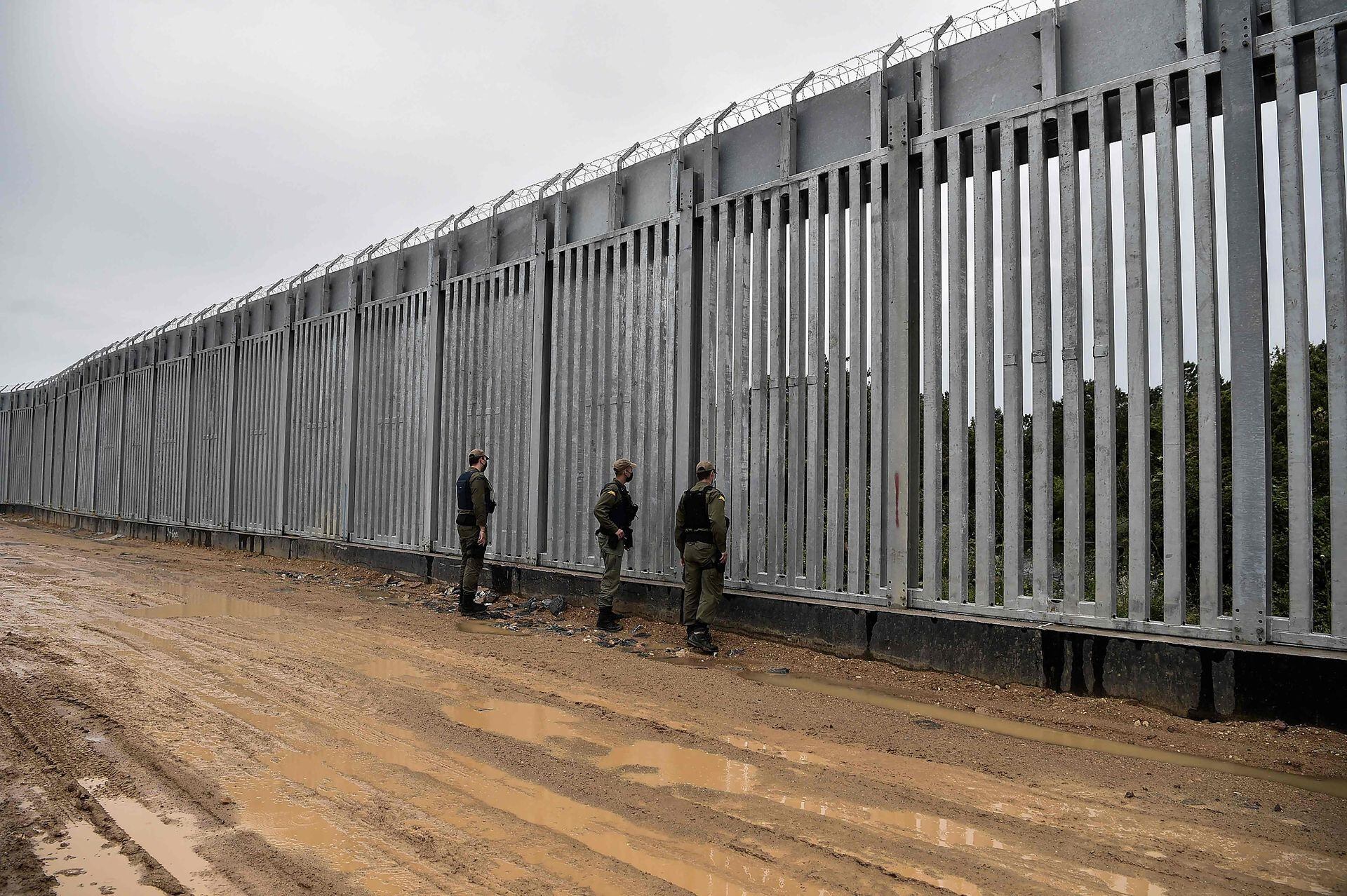 En fotos: así es el muro antimigrantes que se construye en Grecia - LA  NACION