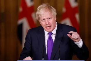 El primer ministro británico, Boris Johnson, evalúa cómo enfrentar la nueva cepa