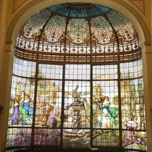 Farina Ruiz trabajó también en la conservación de los vitrales de la confitería Las Violetas, de Almagro.