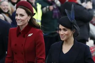 Muchos sostienen que Kate Middleton orquestó una campaña en contra de Meghan Markle