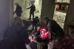 Rusia bombardeó un hospital infantil en Kiev: hay tres muertos y diez heridos de gravedad