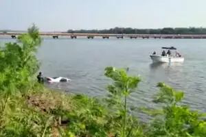 Una mujer falleció al caer con su auto al río Paraná