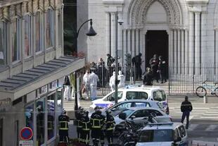 Nuevo atentado islamista en Francia: tres muertos en un ataque con cuchillo en una iglesia de Niza
