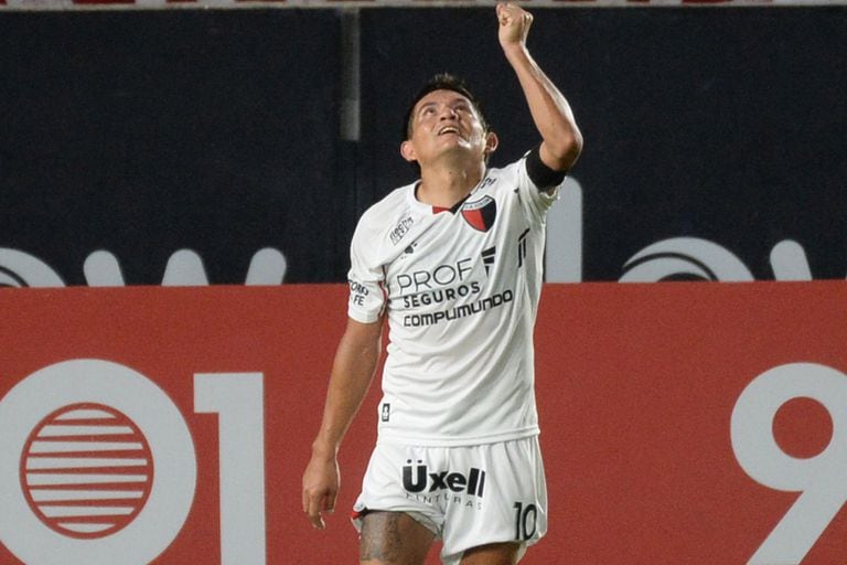 Pulga Rodríguez vuelve a Colón, para seguir haciendo goles, a los 37 años
