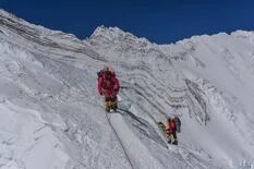 El argentino que escaló 13 veces el Everest quedó gravemente herido en una avalancha