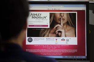 La portada del sitio Ashley Madison en Corea del Sur. Avid Life Media, la compañía detrás del portal de citas para infieles confirmó el ataque informático que sufrió la plataforma