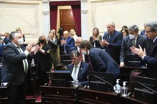 El emotivo momento en el que Esteban Bullrich renuncia a su banca en el Senado