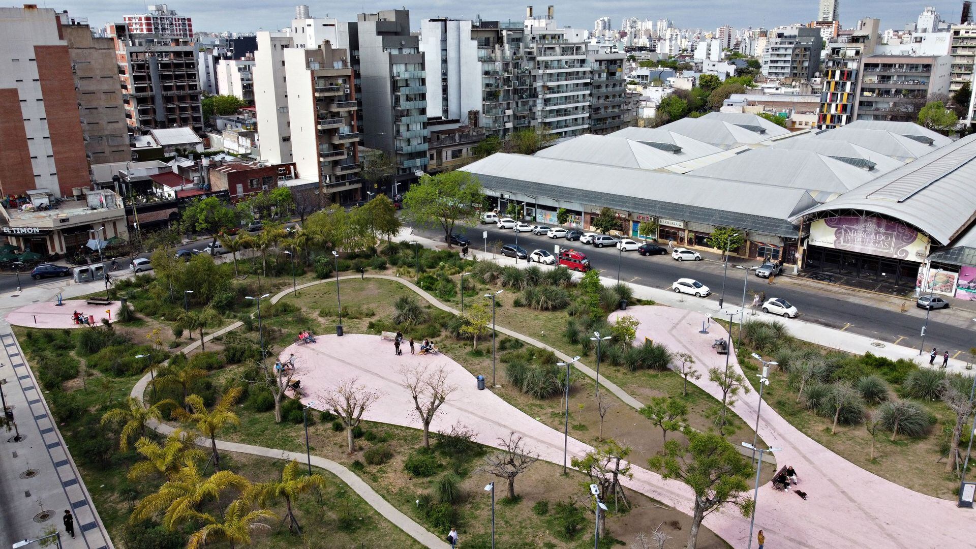 El Mercado de Pulgas es un punto de interés característico del barrio de Colegiales, justo donde termina la zona de Palermo Hollywood