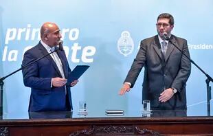 El jefe de Gabinete, Juan Manzur, le tomó juramento ayer a su segundo Juan Manuel Olmos