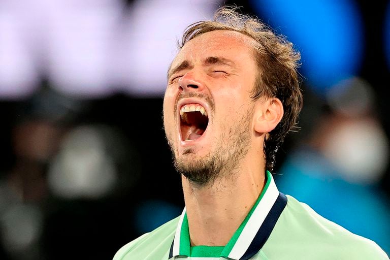 El desahogo del tenista ruso Daniil Medvedev, que remontó dos sets a cero y un match point ante Felix Auger-Aliassime para avanzar a las semifinales del Australian Open.
