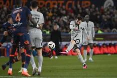El argentino apareció para ampliar la ventaja de PSG ante Montpellier; a Mbappé le atajaron dos penales