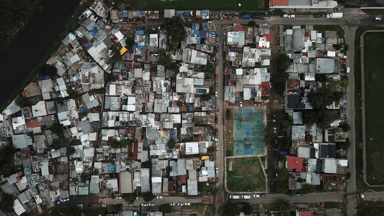 Una vista aérea del barrio Puerta 8, en zona de Buenos Aires, el jueves 3 de febrero de 2022, donde la policía dice que se vendió cocaína adulterada