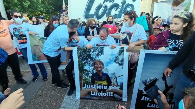 Atacaron la comisaría donde está presa la madre del chico de 5 años muerto a golpes en la Pampa