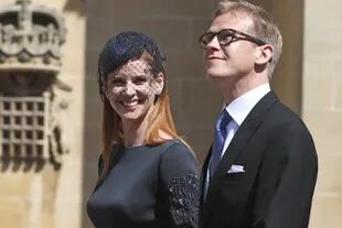 Sarah Rafferty y su pareja, en la boda real