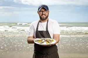 Los paradores de la costa se reinventan con chefs de renombre y cocina gourmet: "Basta de fritanga"