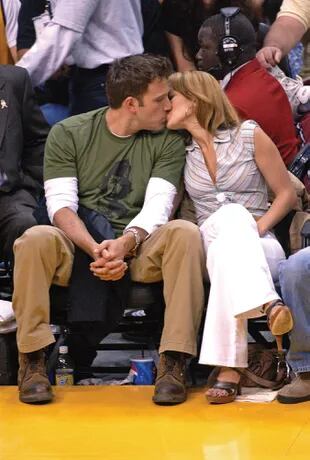 La pareja en un partido entre Los Angeles Lakers y San Antonio Spurs en 2003, donde Ben ya lucía el reloj.