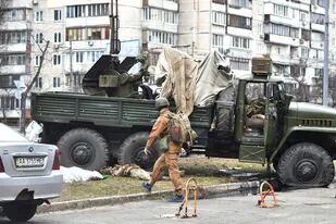 Crece el temor de los ucranianos en el segundo día de invasión rusa
