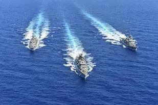 Barcos de la armada griega, en un ejercicio militar en el Mar Mediterráneo oriental