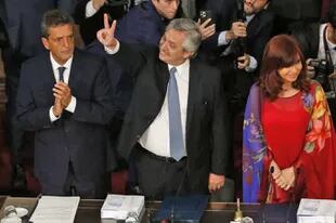 Sergio Massa, Alberto Fernández y Cristina Kirchner, en la apertura de sesiones ordinarias del 2020