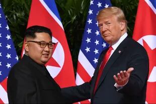 Kim Jong-un y Donald Trump, durante su primer encuentro en Singapur, en 2018