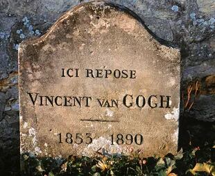 "Aquí descansa Vincent van Gogh", dice la lápida del artista, enterrado al lado de su hermano Theo.