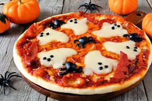 Pizza de Halloween fantasmagórica