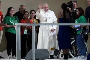 Un Francisco “improvisado” y más de un millón y medio de fieles antes del cierre la gira papal en Portugal
