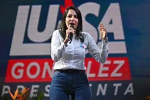 Quién es la candidata desconocida por la que apostó Rafael Correa y que ganó en Ecuador