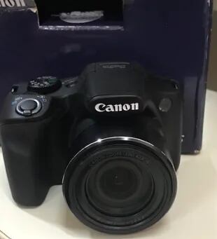 Una cámara canon Power Shot que está en el catálogo de la subasta por $$ 1.807,51. Fuente: Banco Ciudad.