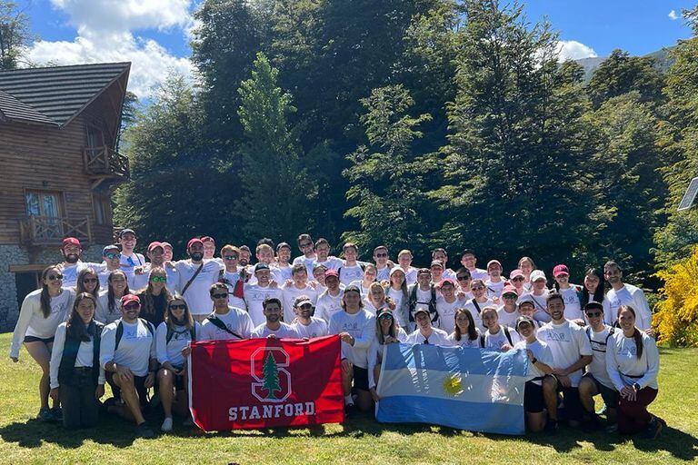 68 estudiantes de Stanford viajan a la Argentina para participar en la carrera El Cruce, en Los Andes.