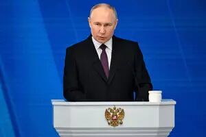 Putin lanzó una fuerte advertencia a Occidente al hablar ante el Parlamento de Rusia