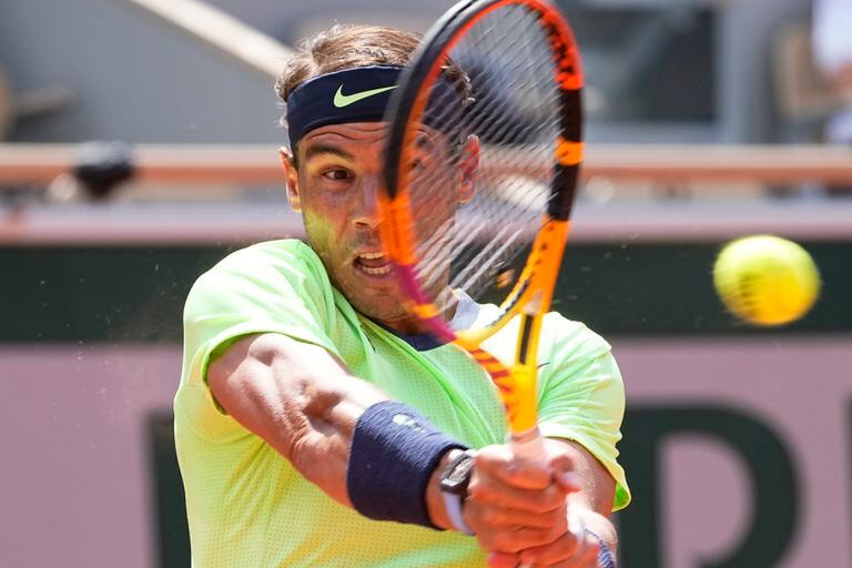 El español Rafael Nadal enfrenta al argentino Diego Schwartzman en Roland Garros.